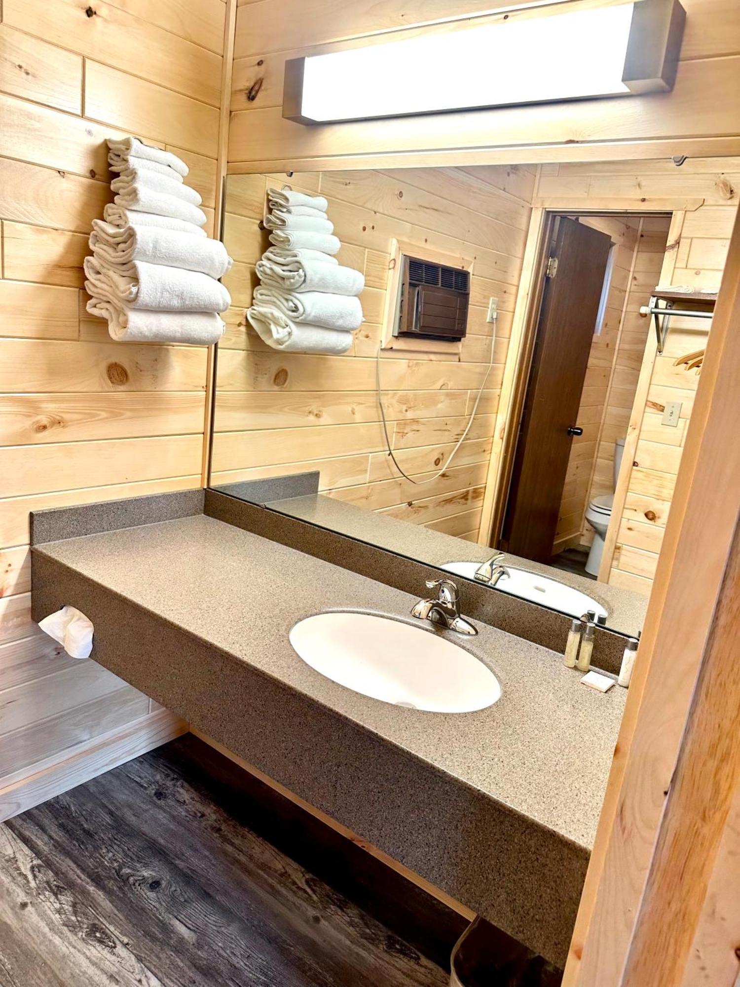 Sunrise Beach Motel Маккино Сити Экстерьер фото